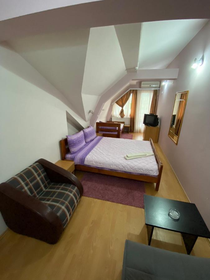 Zormaris-M Hotel Vranje Buitenkant foto