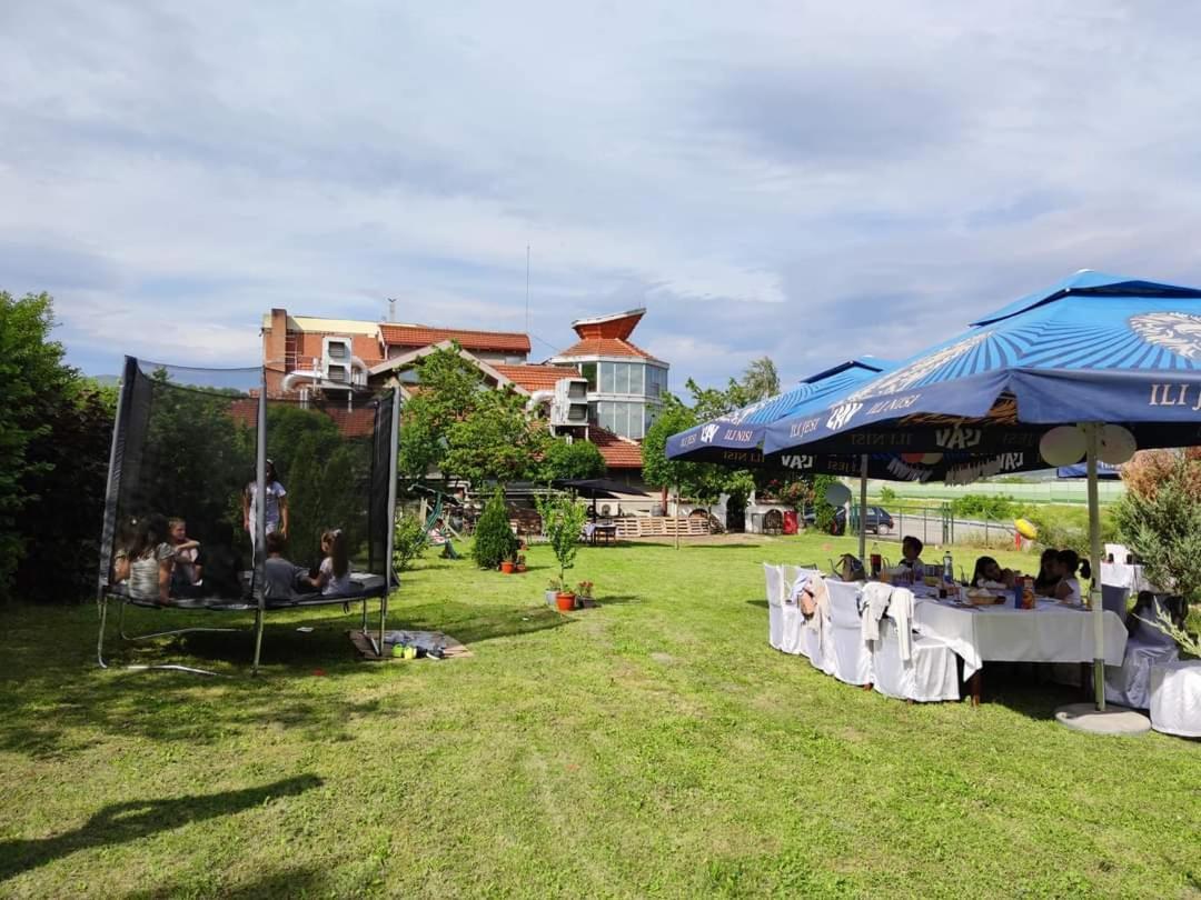 Zormaris-M Hotel Vranje Buitenkant foto