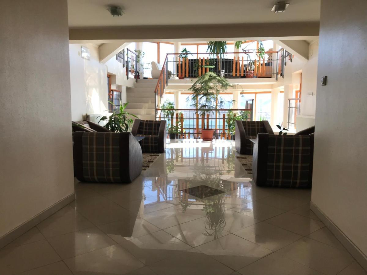 Zormaris-M Hotel Vranje Buitenkant foto