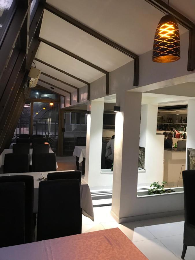 Zormaris-M Hotel Vranje Buitenkant foto