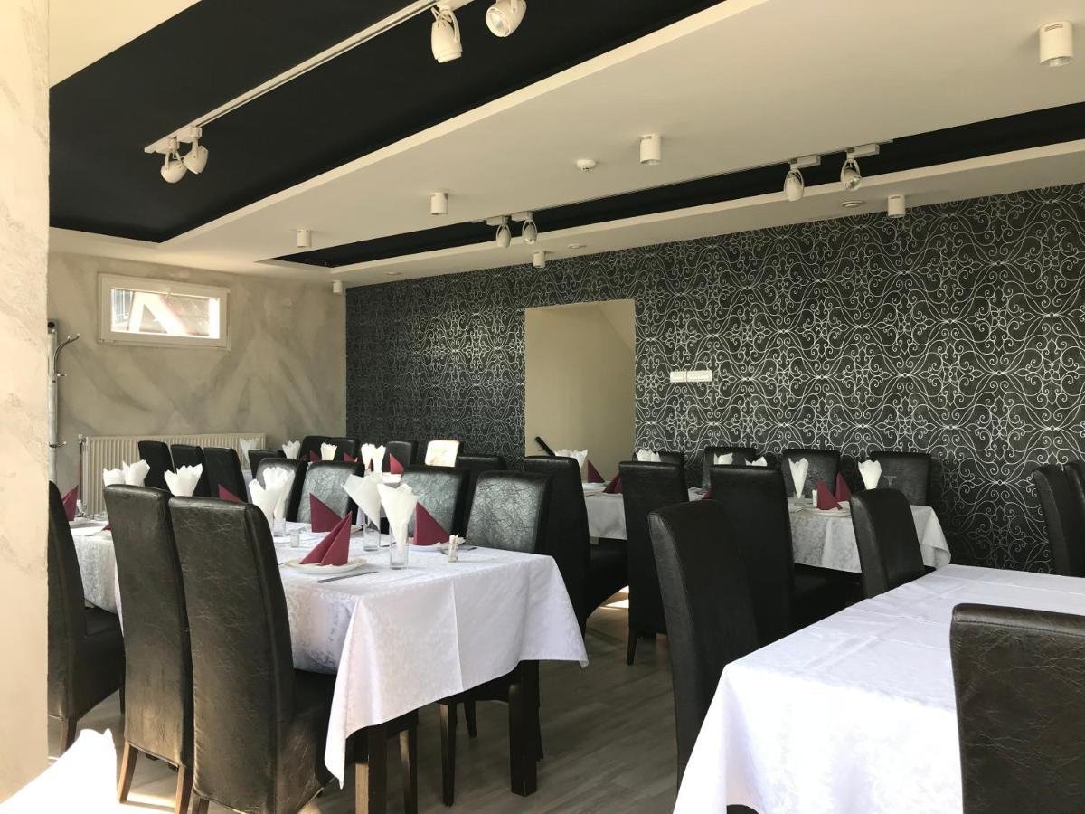 Zormaris-M Hotel Vranje Buitenkant foto